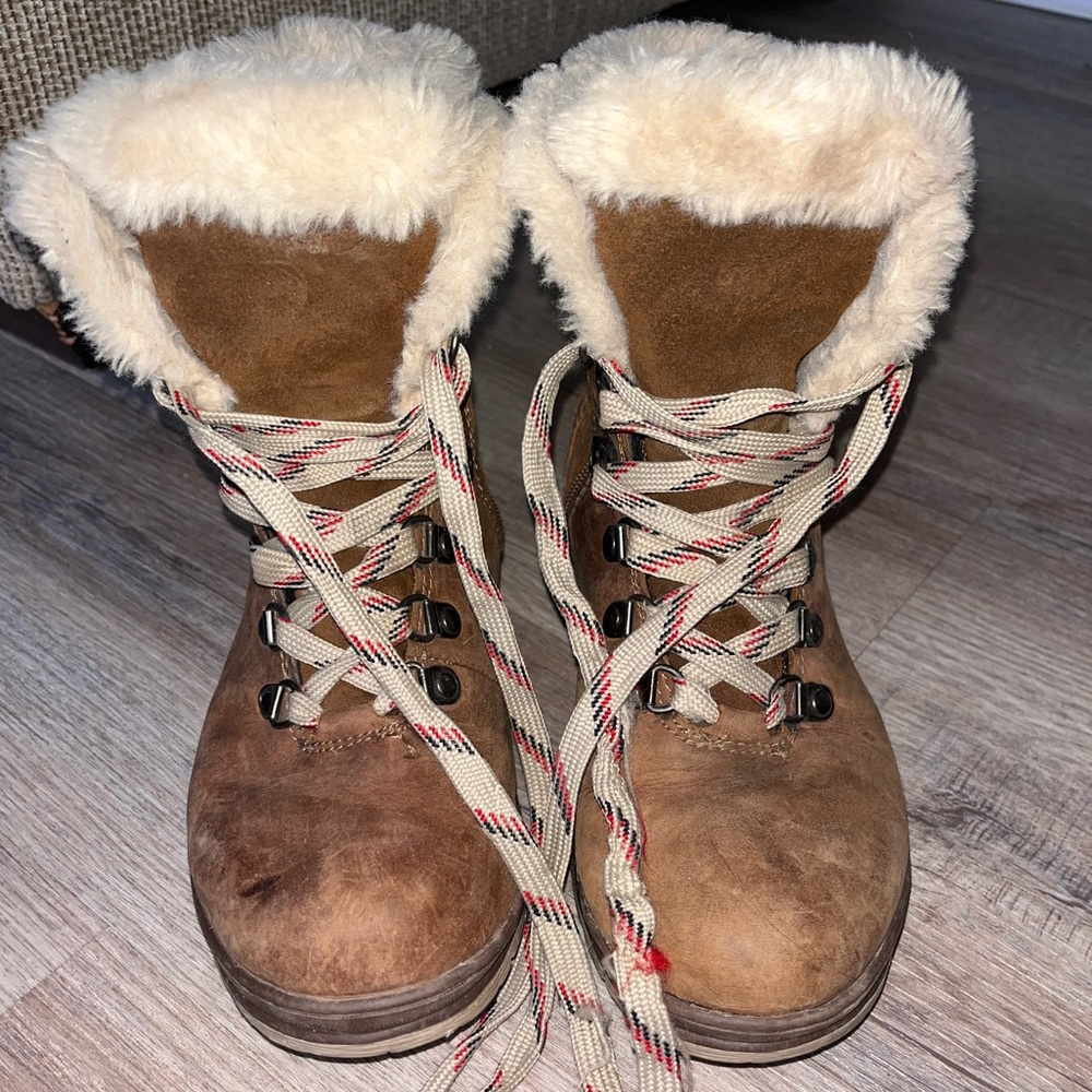 WindRiver- Women’s Brown Shearling-Lined Winter Boots - Picture 3 of 4